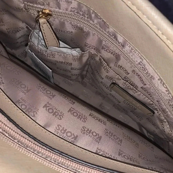 MICHAEL KORS JET SET MULTIFUNCTION POCKET TOTE - Picture 4 of 9